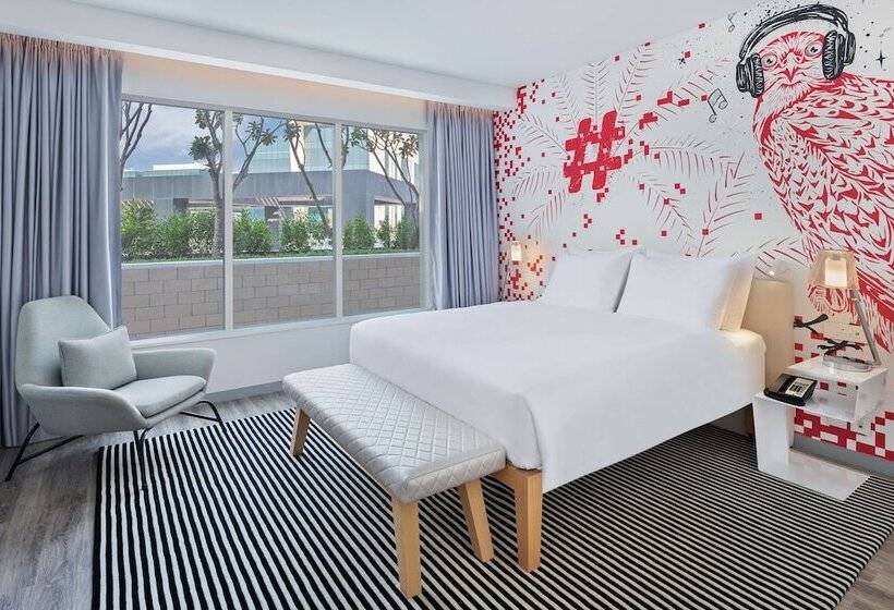 سوییت, Radisson Red Dubai Silicon Oasis