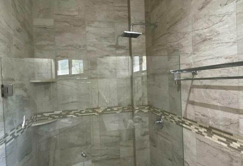 غرفة قياسية سرير كينج, Cuxos Hotel Beachfront