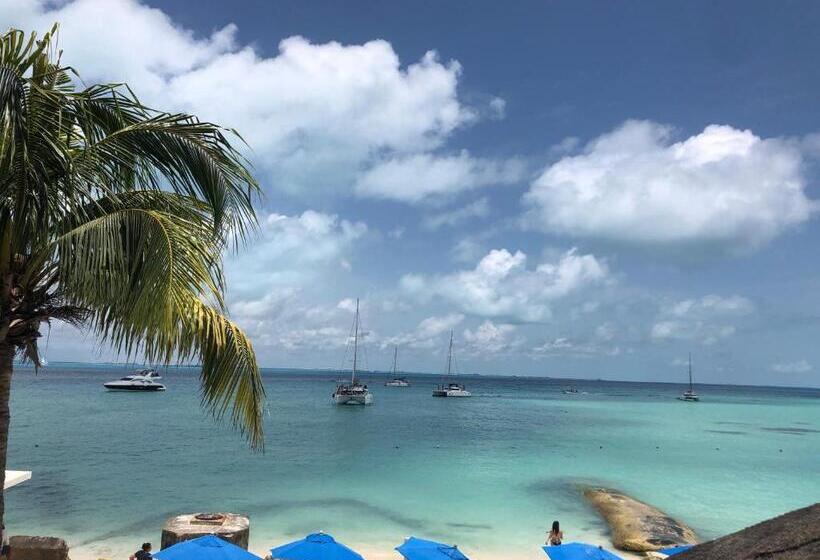 غرفة قياسية رباعية مطلة على البحر, Cuxos Hotel Beachfront