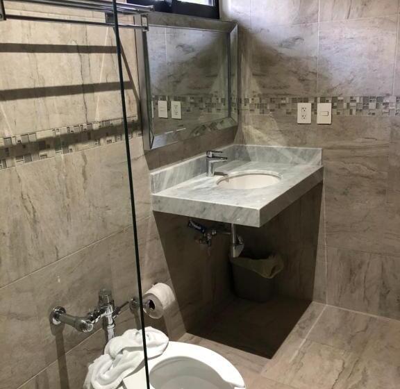غرفة قياسية رباعية مطلة على البحر, Cuxos Hotel Beachfront