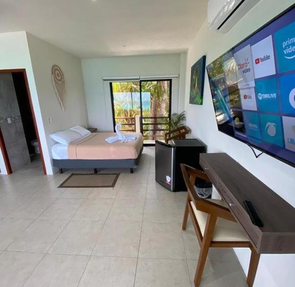 غرفة قياسية رباعية مطلة على البحر, Cuxos Hotel Beachfront