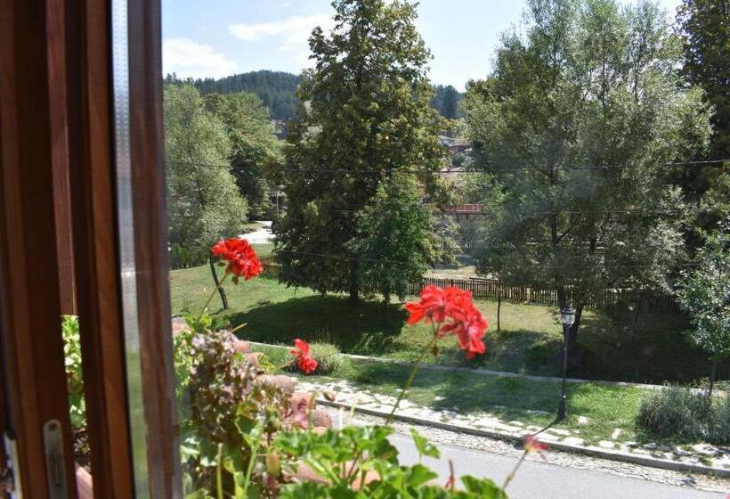 Люкс, Family Hotel Bashtina Kashta