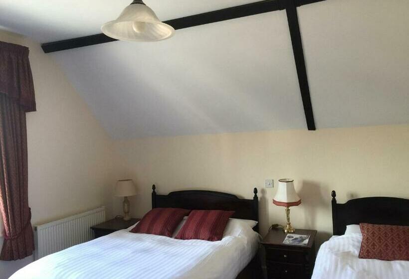 Семейный Номер, Taunton Town House