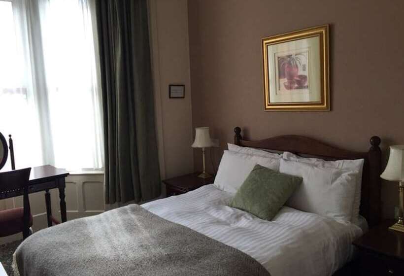 Семейный Номер, Taunton Town House