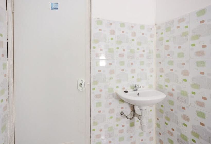 Номер Стандарт, Reddoorz Near Plaza Araya Malang