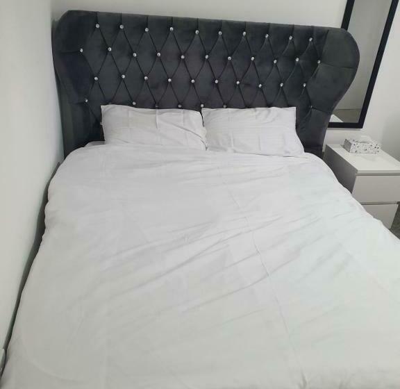 اتاق لوکس, Beautiful Rooms Shaw St And Pine St
