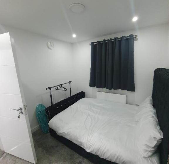 اتاق استاندارد با سرویس بهداشتی مشترک, Beautiful Rooms Shaw St And Pine St