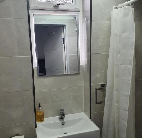 اتاق استاندارد با سرویس بهداشتی مشترک, Beautiful Rooms Shaw St And Pine St