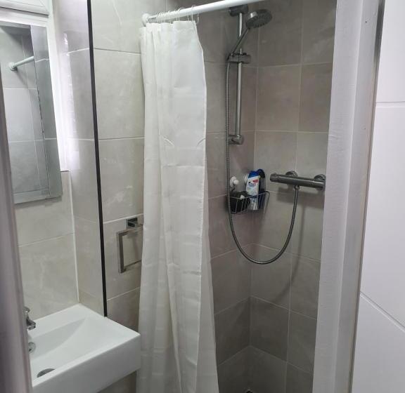 اتاق استاندارد با سرویس بهداشتی مشترک, Beautiful Rooms Shaw St And Pine St