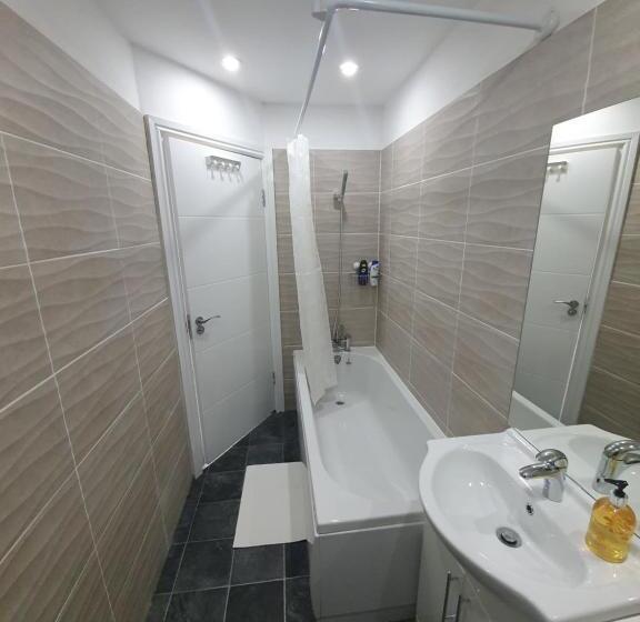 اتاق استاندارد با سرویس بهداشتی مشترک, Beautiful Rooms Shaw St And Pine St