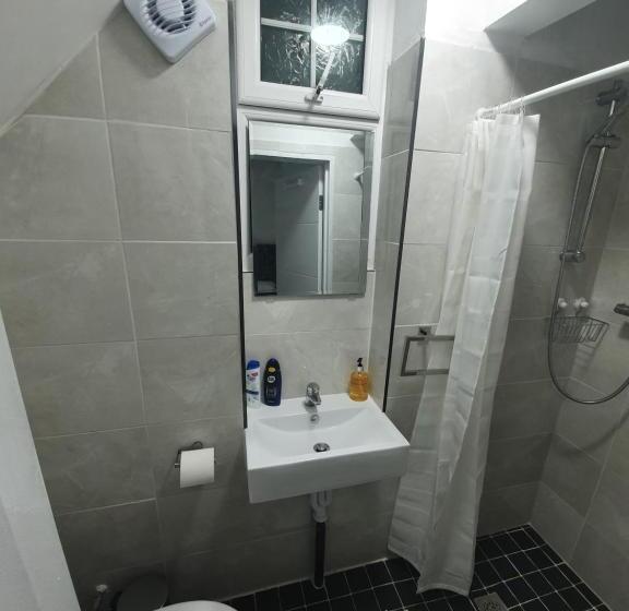 اتاق استاندارد با سرویس بهداشتی مشترک, Beautiful Rooms Shaw St And Pine St