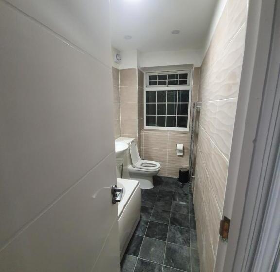 اتاق استاندارد با سرویس بهداشتی مشترک, Beautiful Rooms Shaw St And Pine St