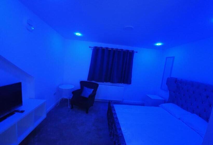 اتاق لوکس, Beautiful Rooms Shaw St And Pine St