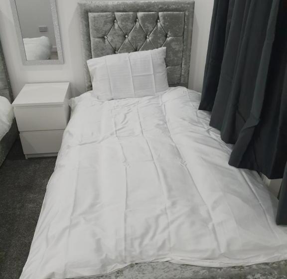 اتاق استاندارد با سرویس بهداشتی مشترک, Beautiful Rooms Shaw St And Pine St