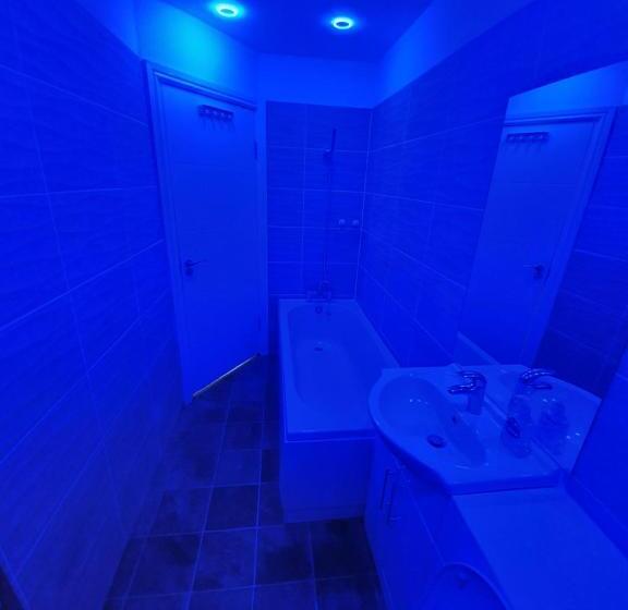 اتاق استاندارد با سرویس بهداشتی مشترک, Beautiful Rooms Shaw St And Pine St