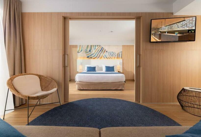سوییت خانوادگی, L'Azure Hotel 4* Sup