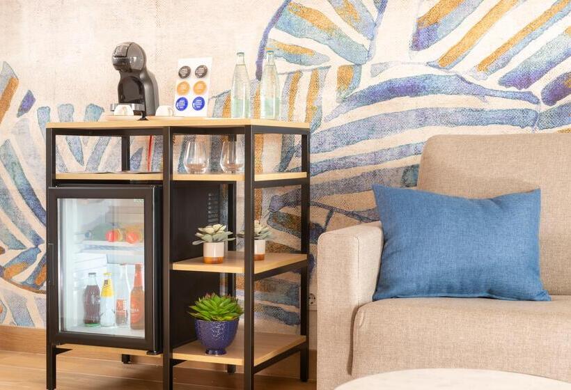 سوییت خانوادگی, L'Azure Hotel 4* Sup
