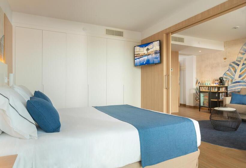 سوییت خانوادگی, L'Azure Hotel 4* Sup