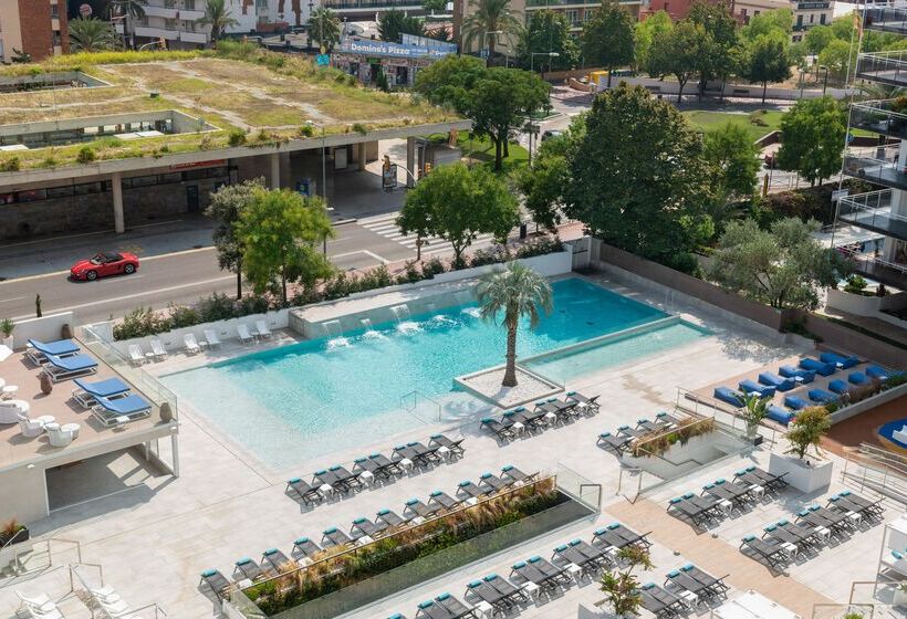 سوییت خانوادگی, L'Azure Hotel 4* Sup