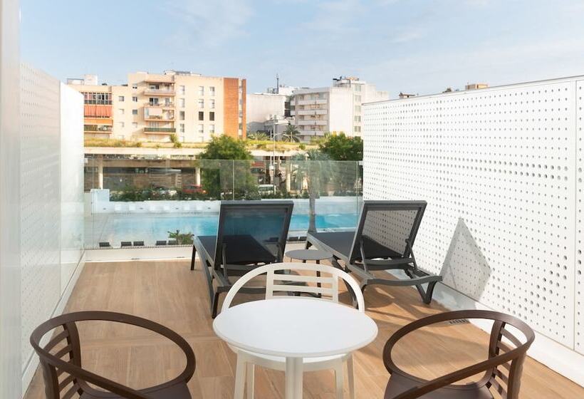 اتاق خانوادگی با چشم‌انداز استخر, L'Azure Hotel 4* Sup