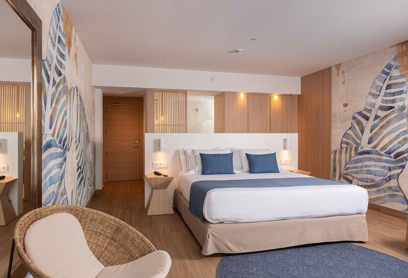 سوییت خانوادگی, L'Azure Hotel 4* Sup