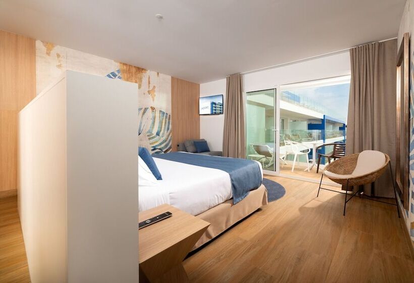سوییت خانوادگی, L'Azure Hotel 4* Sup