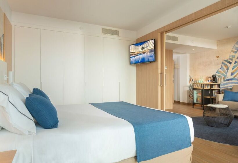 سوییت خانوادگی, L'Azure Hotel 4* Sup