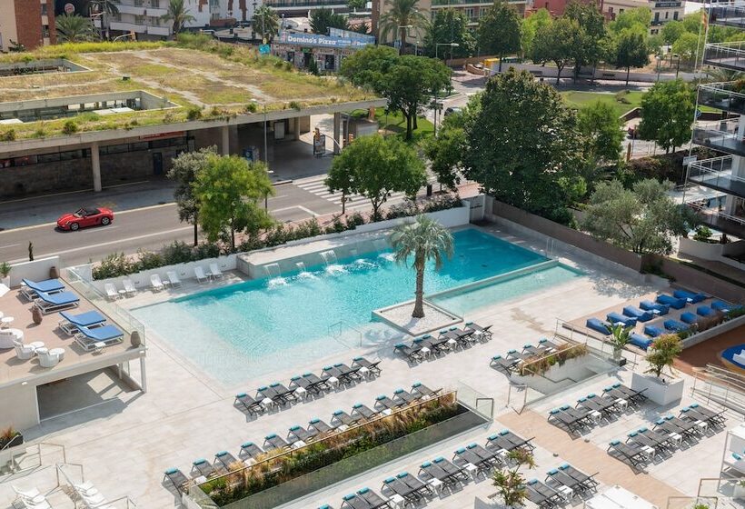 اتاق استاندارد با چشم‌انداز استخر, L'Azure Hotel 4* Sup