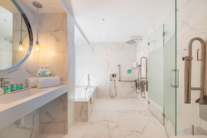 اتاق خانوادگی, L'Azure Hotel 4* Sup