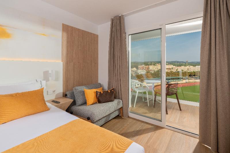 اتاق استاندارد سه نفره, L'Azure Hotel 4* Sup