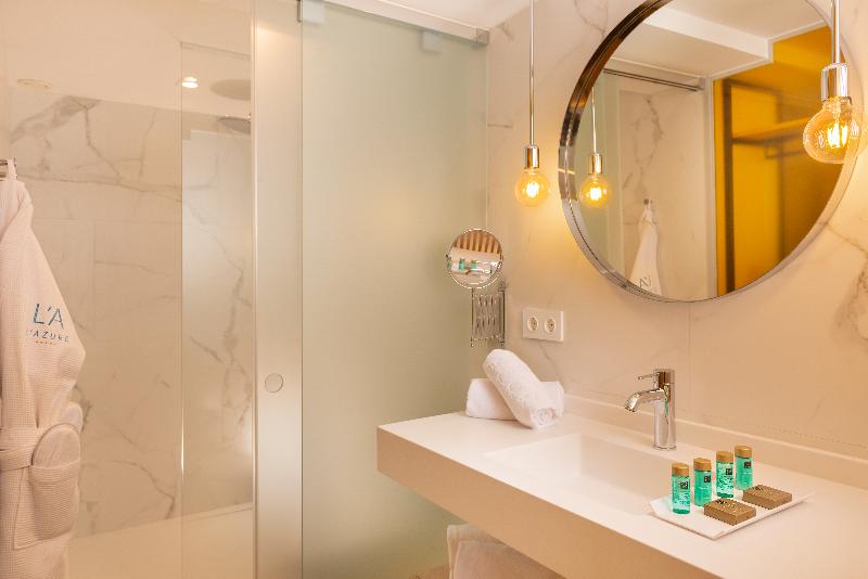 اتاق سوپریور با چشم‌انداز استخر, L'Azure Hotel 4* Sup