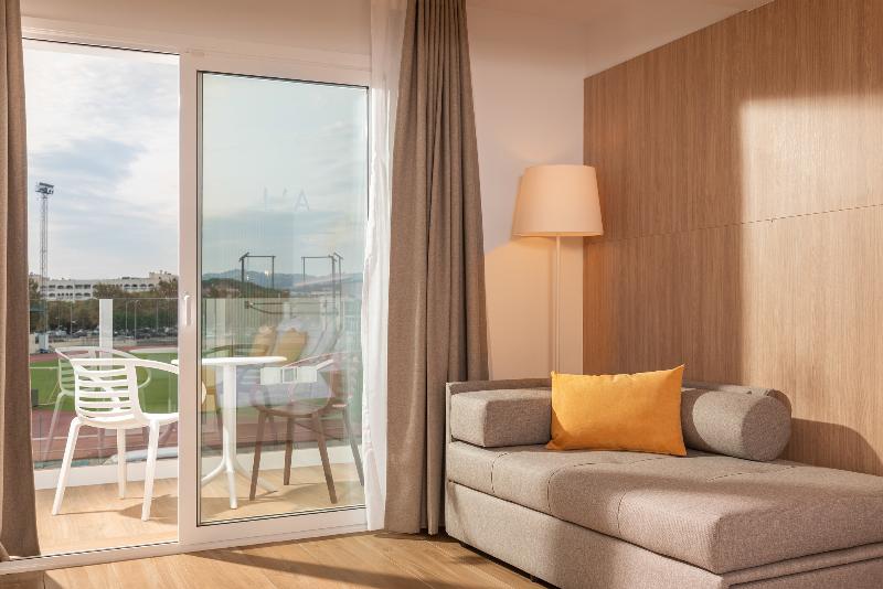 اتاق سوپریور با چشم‌انداز استخر, L'Azure Hotel 4* Sup