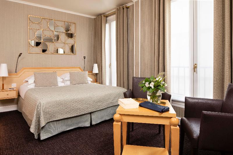 اتاق استاندارد سه تخته با چشم‌انداز استخر, L'Azure Hotel 4* Sup
