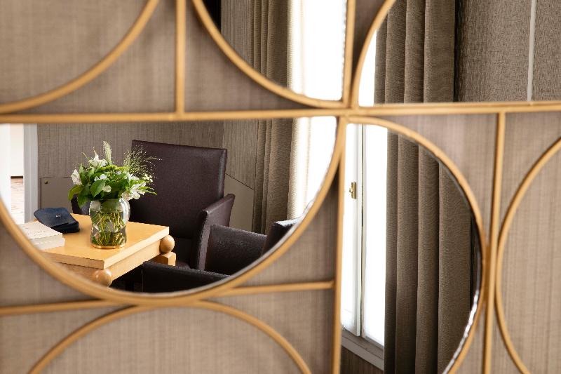 اتاق استاندارد سه تخته با چشم‌انداز استخر, L'Azure Hotel 4* Sup
