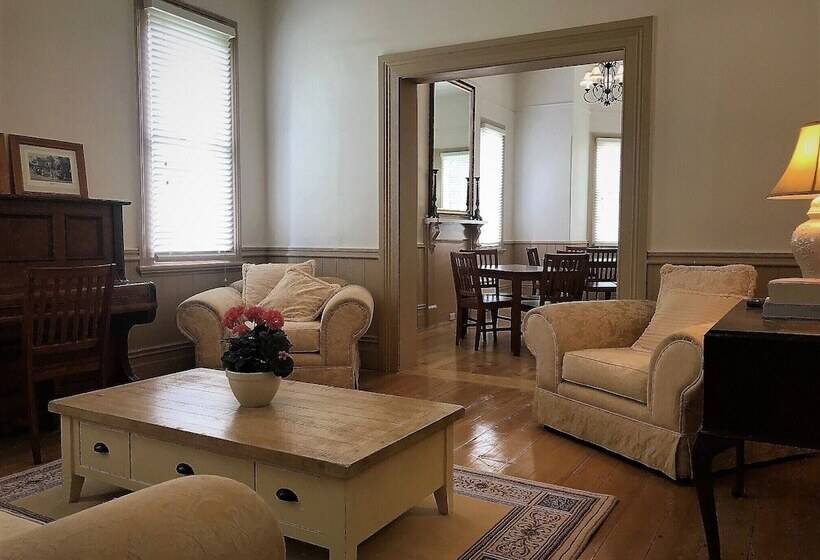 Номер Стандарт, Blayney House