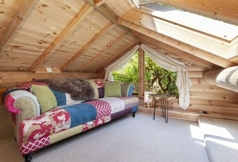 Хижина Deluxe, Porthole Log Cabin