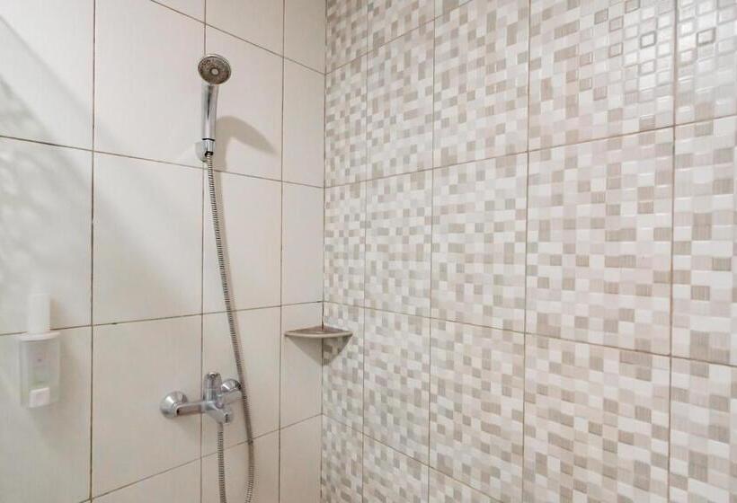 Quarto Familiar, Reddoorz Premium Near Bandung Station