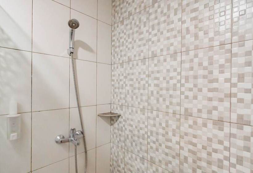 Семейный Номер, Reddoorz Premium Near Bandung Station