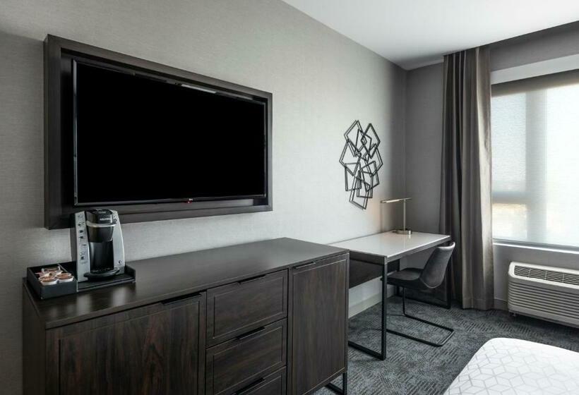 带大床的标准间, Holiday Inn Express   Boston Logan Airport   Revere, An Ihg