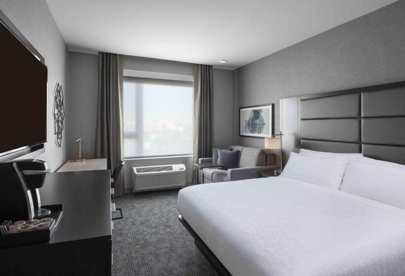 اتاق استاندارد با تخت بزرگ برای معلولان, Holiday Inn Express   Boston Logan Airport   Revere, An Ihg