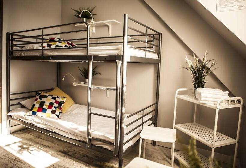اتاق خانوادگی با سرویس بهداشتی مشترک, Bi Pi Hostel