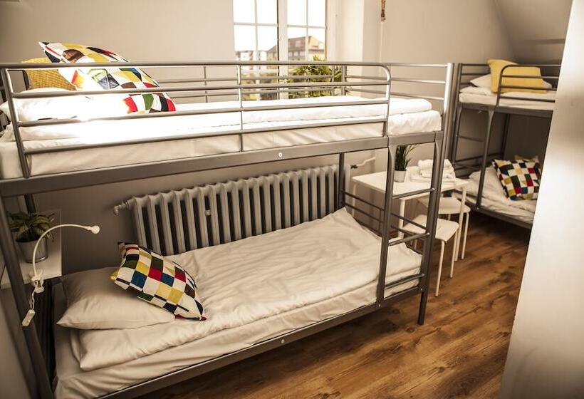 اتاق استاندارد سه تخته با سرویس بهداشتی مشترک, Bi Pi Hostel