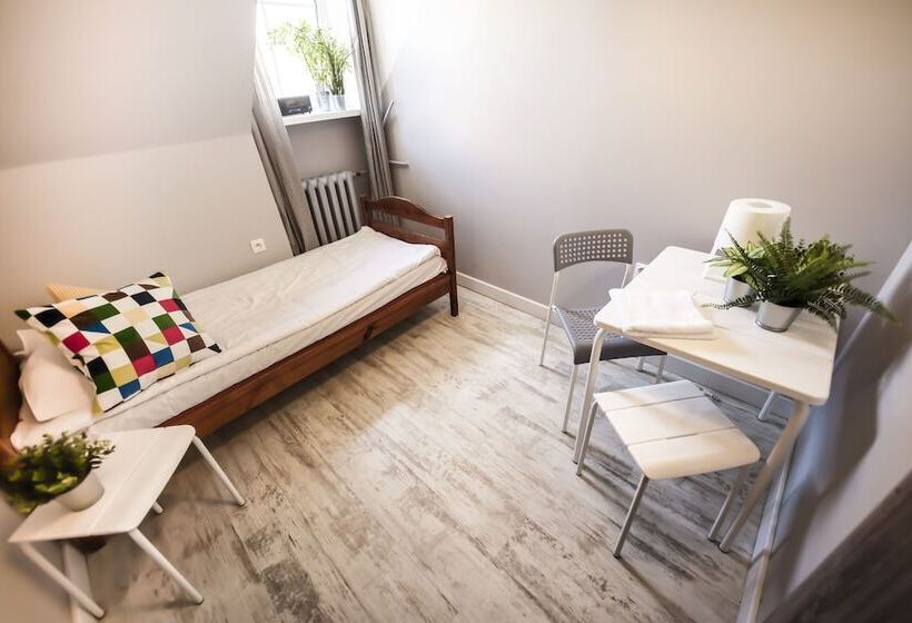 اتاق استاندارد یک تخته با سرویس بهداشتی مشترک, Bi Pi Hostel