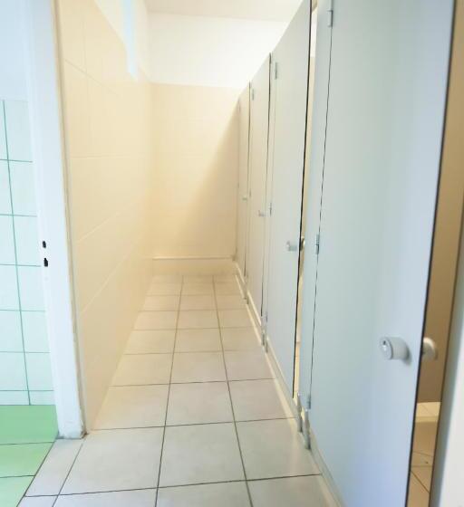 اتاق استاندارد یک تخته با سرویس بهداشتی مشترک, Bi Pi Hostel