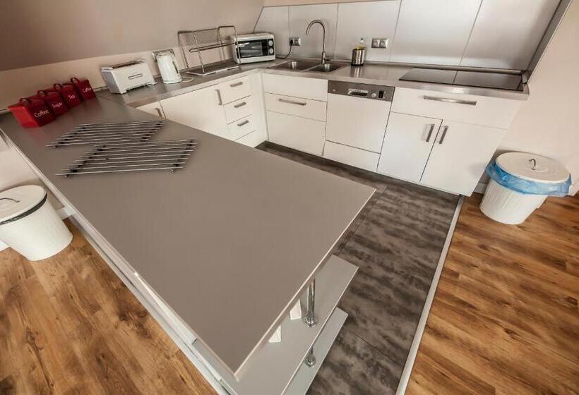 اتاق استاندارد با سرویس بهداشتی مشترک, Bi Pi Hostel