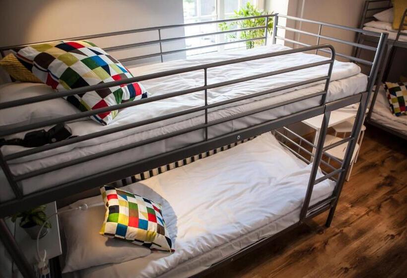 اتاق خانوادگی با سرویس بهداشتی مشترک, Bi Pi Hostel