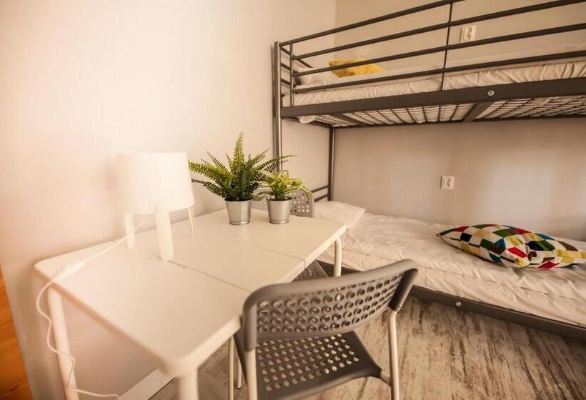 اتاق اکونومی, Bi Pi Hostel