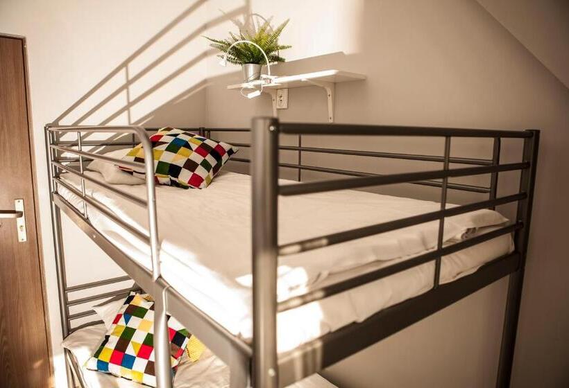 اتاق اکونومی, Bi Pi Hostel