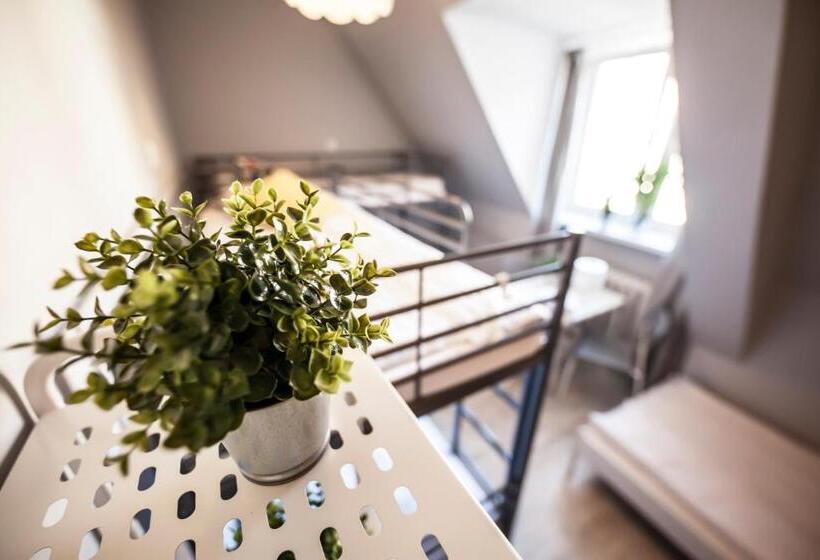 تختخواب در اتاق مشترک, Bi Pi Hostel