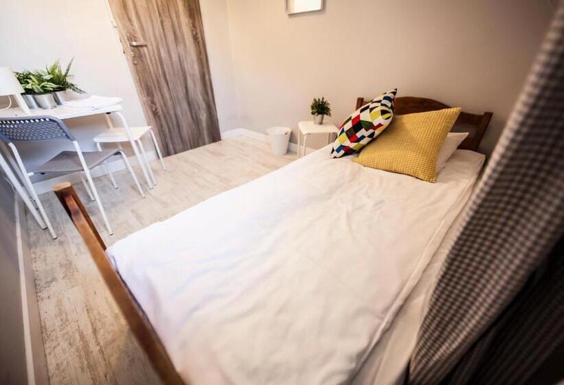 חדר אקונומי יחיד, Bi Pi Hostel